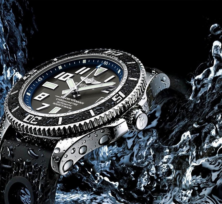 Close-up of a luxury dive watch with water droplets, symbolising water resistance and mini service maintenance.