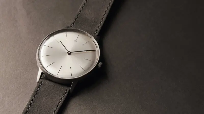 Instrmnt-style dress watch with silver case, white dial and black leather strap – Instrmnt watch repairs