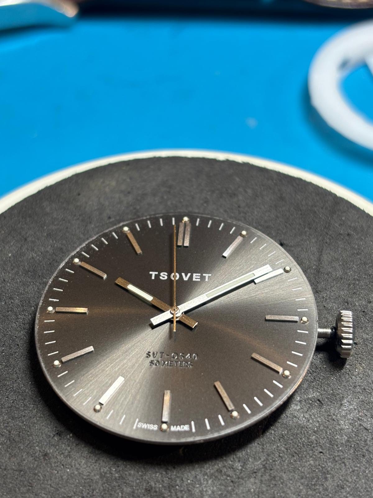 Tsovet SVT-QS40 dial and movement during Ronda 513 replacement
