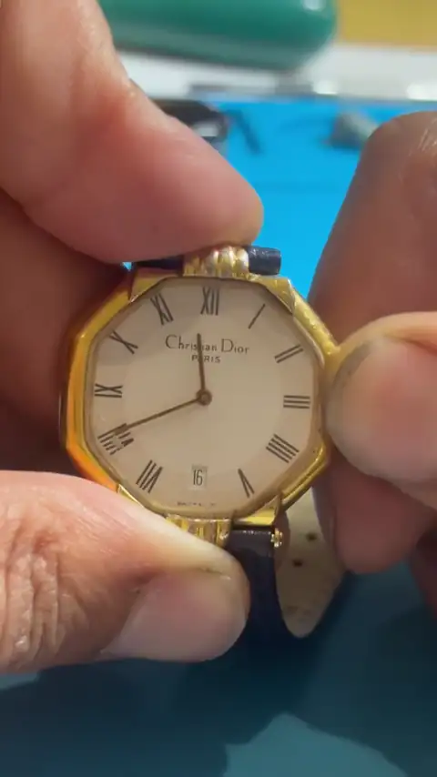 Animated workshop clip showing the Christian Dior D45-154 time-setting fault before repair