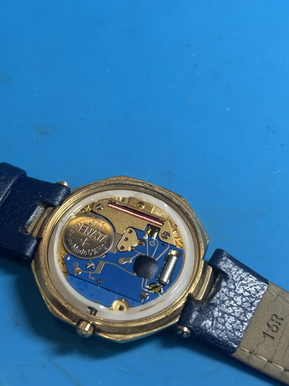 Christian Dior D45-154 original ETA quartz movement inside the watch