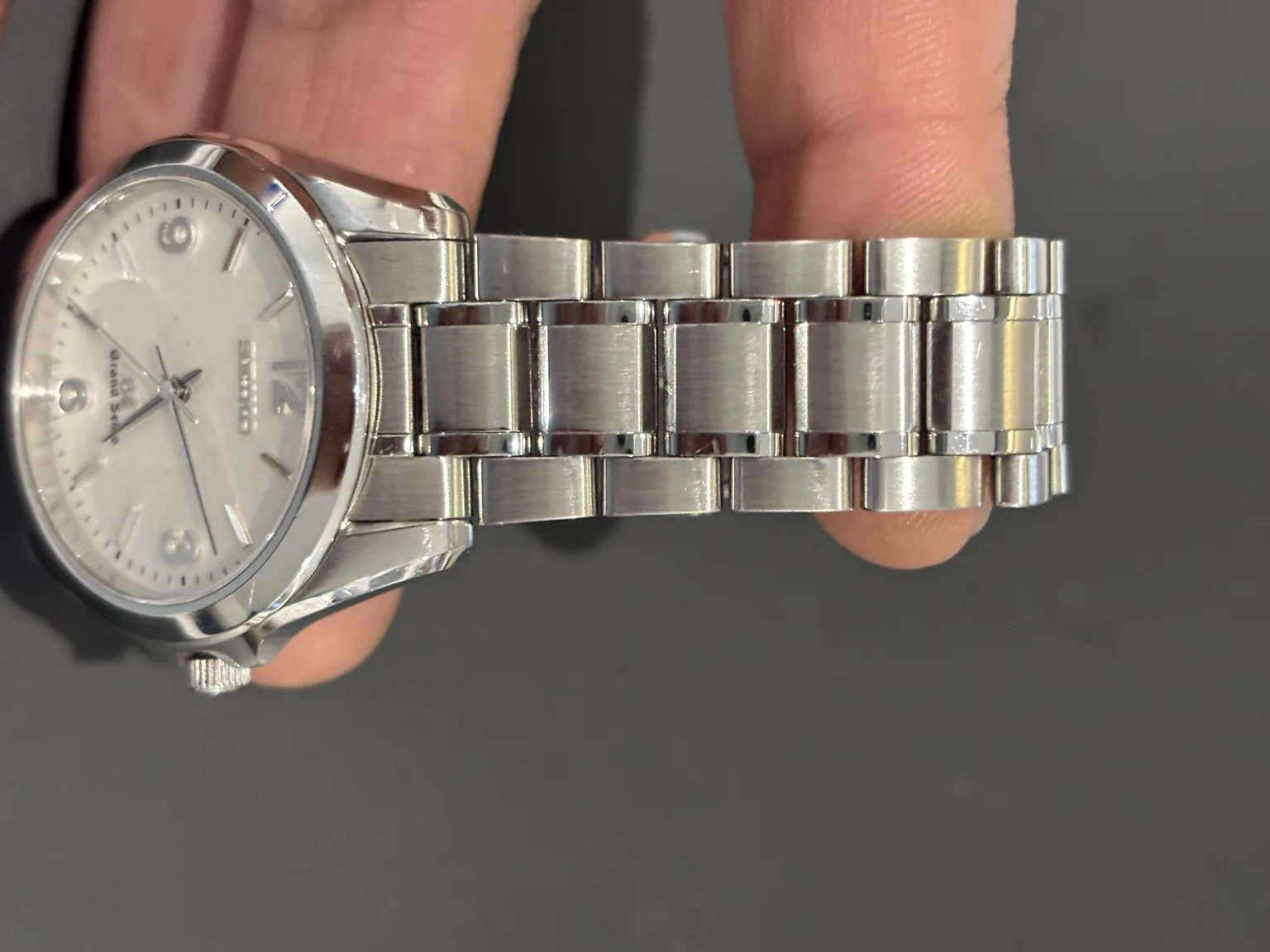 Close-up of the Grand Seiko stainless steel bracelet after the Mini Service polishing work